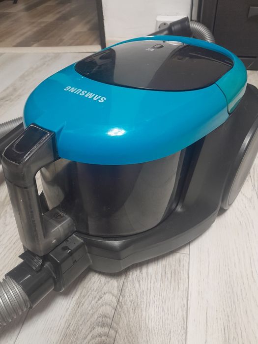 Vând Aspirator Samsung 1500w