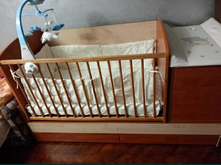 Patut bebe cu leagan transformabil