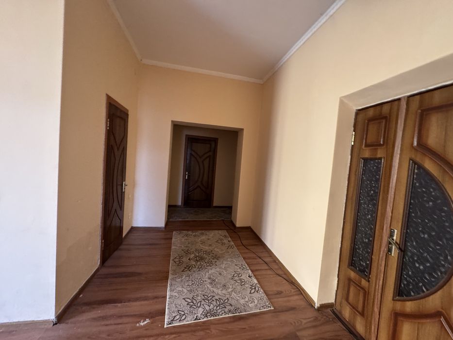 Namunaviy hovli ijaraga beriladi