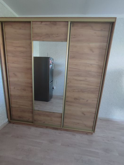 Продам трёхстворчатый платяной шкаф- купе