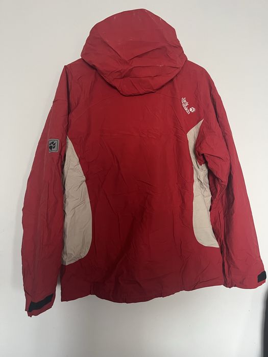 Дамско червено яке с качулка Jack Wolfskin