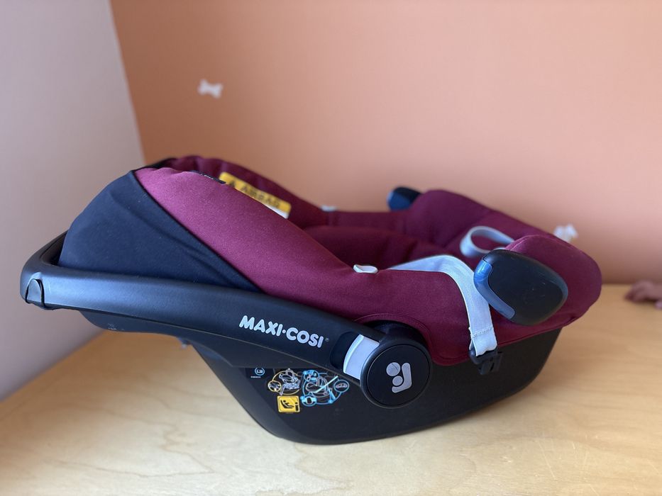 Столче за кола Maxi-Cosi Rock i-Size 45–75 см (0–12 кг) – отлично състояние