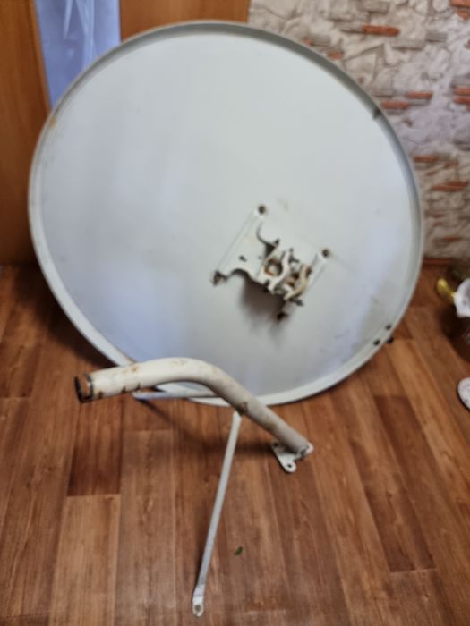 Спутниковая тарелка