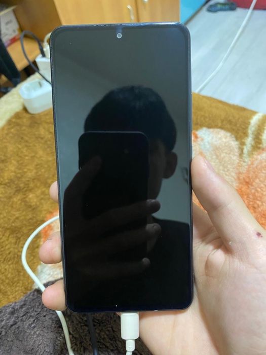 Айфон 13 мини , поко ф3