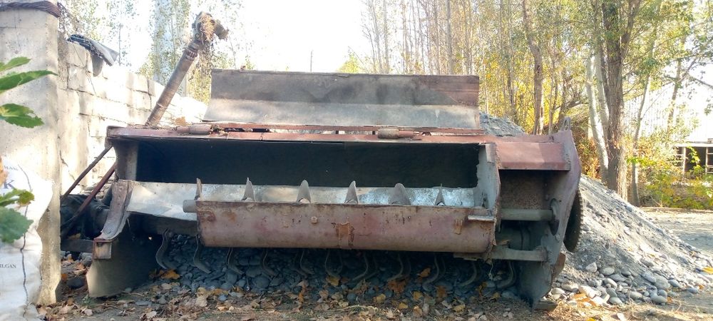 Traktor xamma anjomlari bilan sotiladi