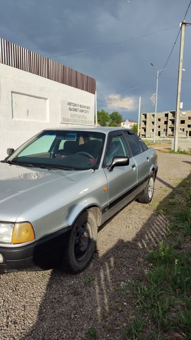 Продам. Ауди 80 б3 1.8 объем.