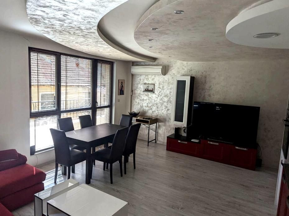 Дава се под наем Тристаен апартамент в Пловдив, Кършияка - 100 кв.м за 700 € - Снимка #1