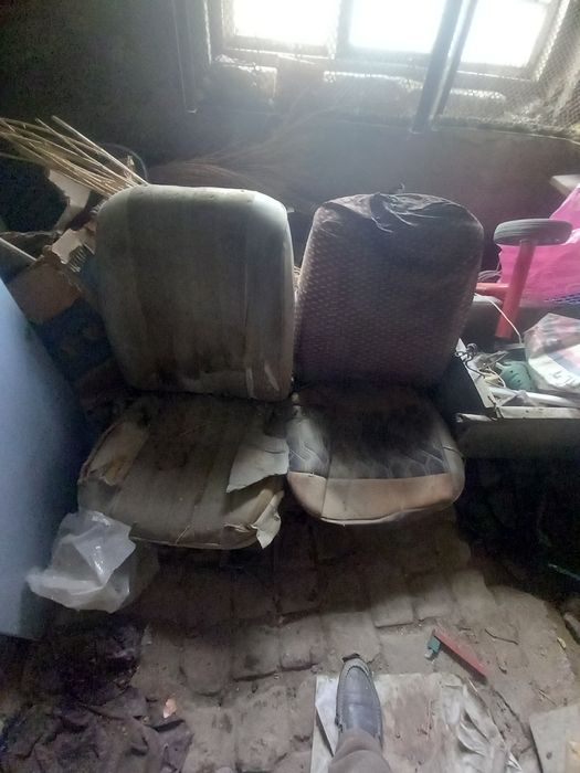 Сидения форд холати зур   янгидай чихол килиш керак холати яхши синган