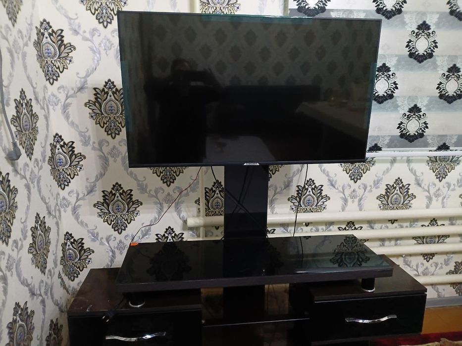 Televizor va patistavka sotiladi