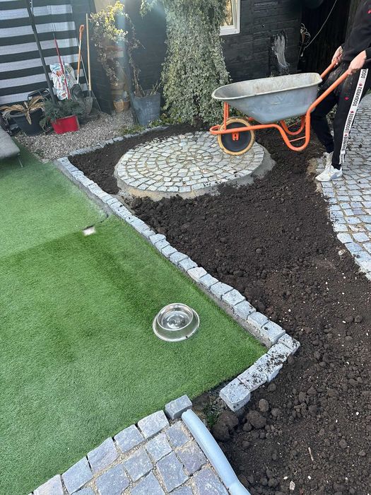 Piatră cubică colorată pentru alei și curți | Montaj la cheie