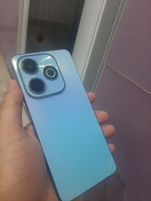 Infinix hot 40i.  8/128GB