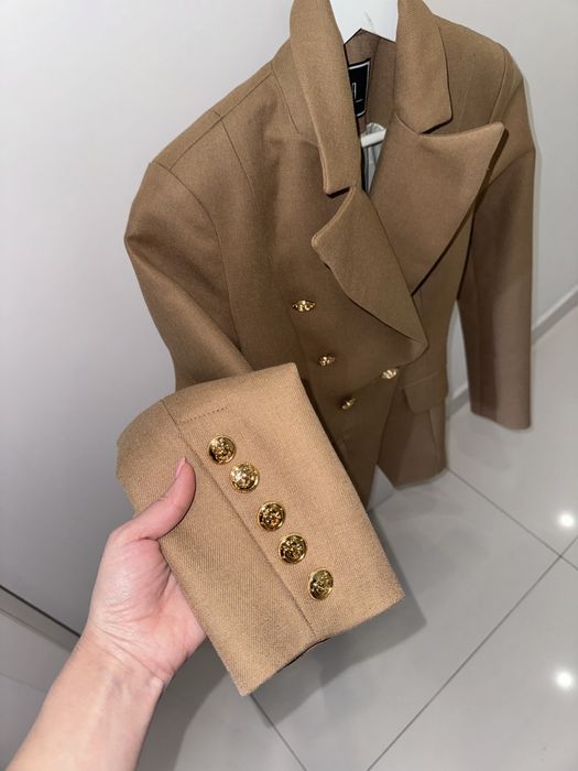Бежов блейзер alessa