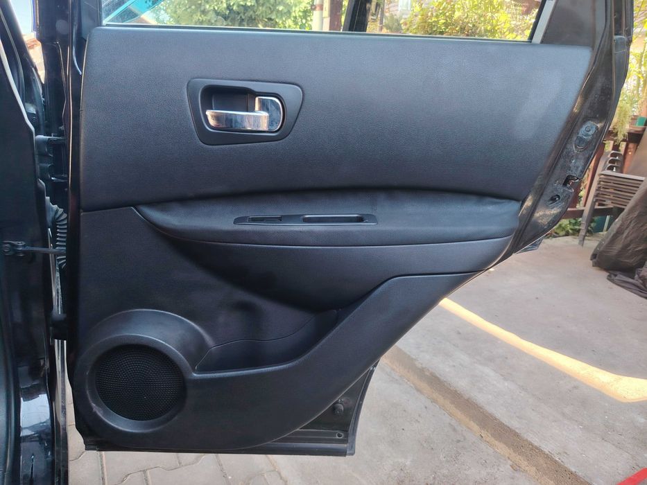 Set 4 panou tapiterie  usi /fete usi si Mocheta original Nissan Q J10