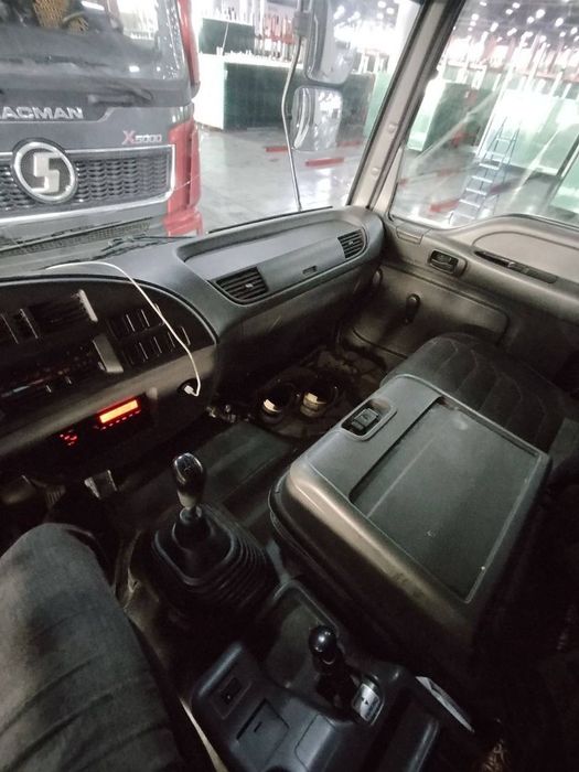 Isuzu rusumli avtomobil sotiladi
