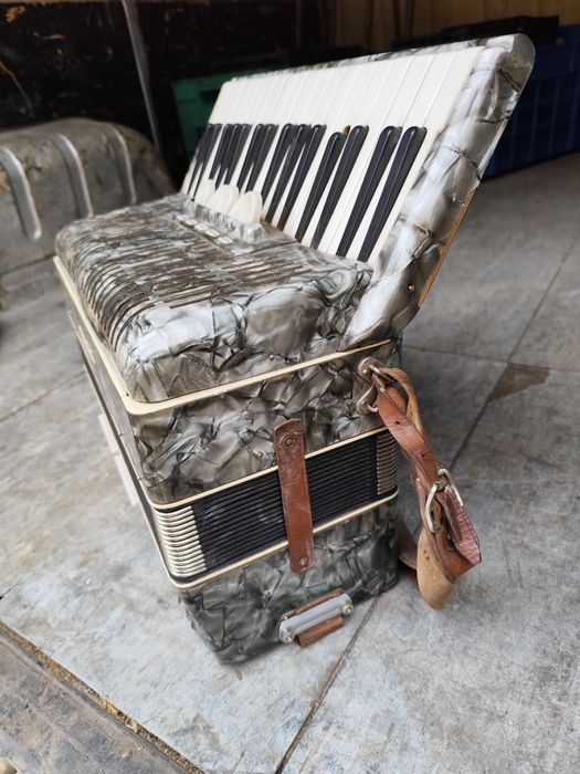 Акордеон Welt master 80 басов