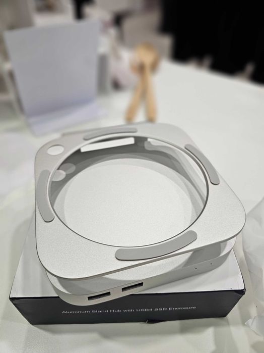 Qwiizlab алуминиев хъб стойка с SSD корпус за Mac mini M4 / M4 Pro