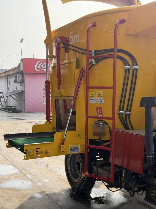 Миксер Кормораздатчик для фермы