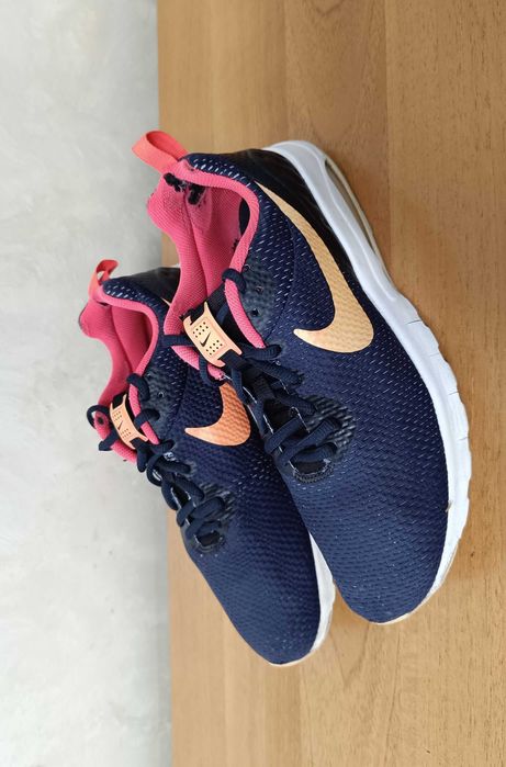 Nike Air Max Motion-В Добро Състояние