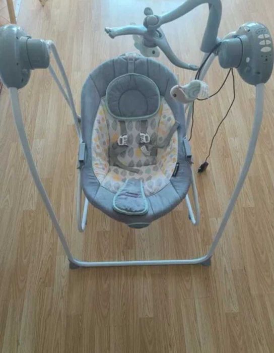 Leagan electric cu conectare la priza Baby Swing+ Grey