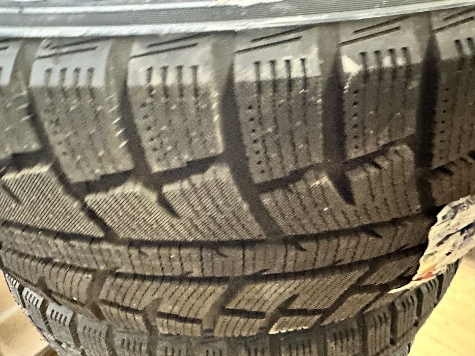 Шины зимние 235 55 R20