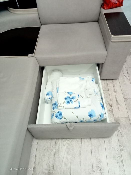 Продам б/у диван.