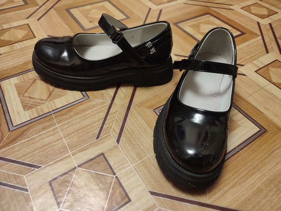 Продам туфли для девочки р.30