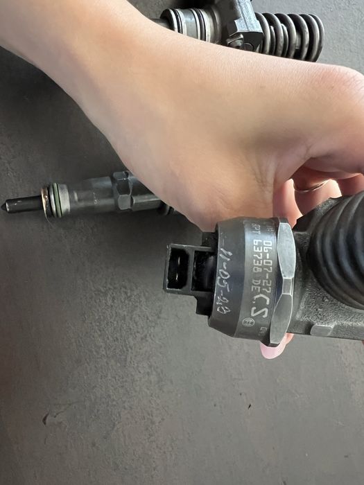 Vând injectoare touran