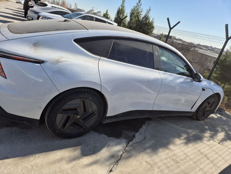 Jiu Yue 07 robo Car