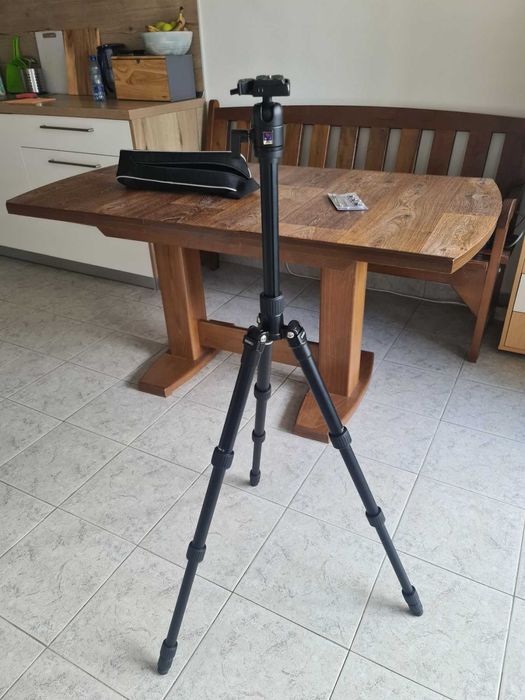 Висококачествен статив за фотоапарат Benro - почти нов
