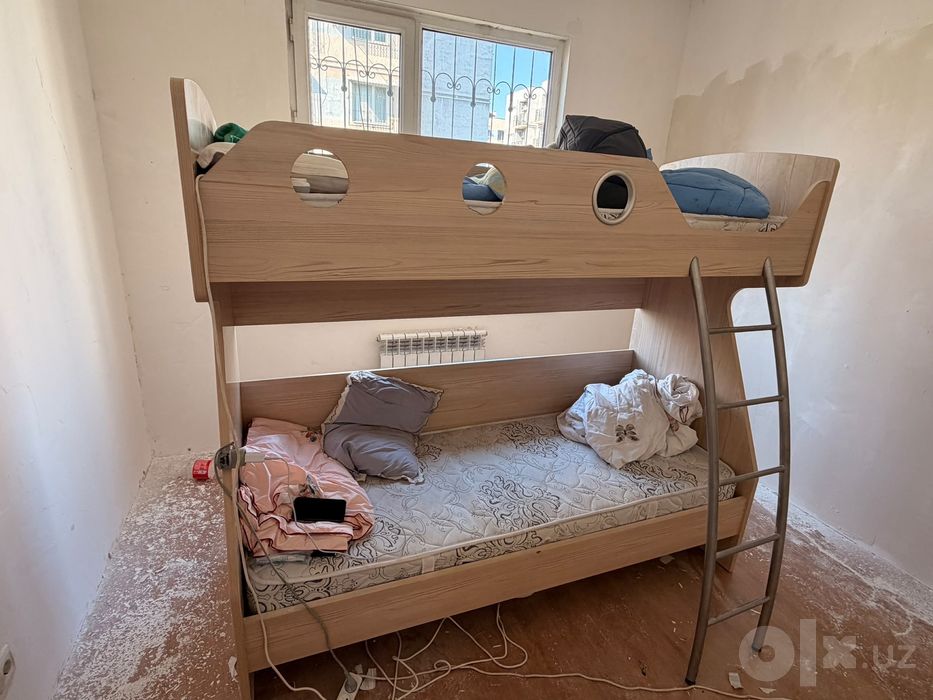 Двух этажный кровать