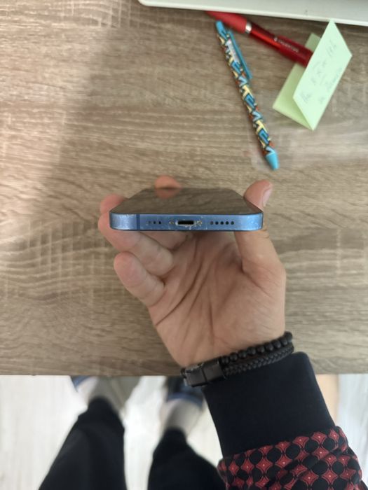 Продава се Iphone 13.