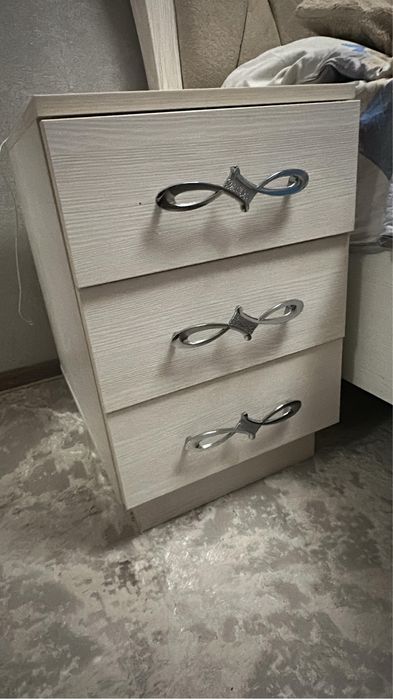 Продам стол ЛДСП