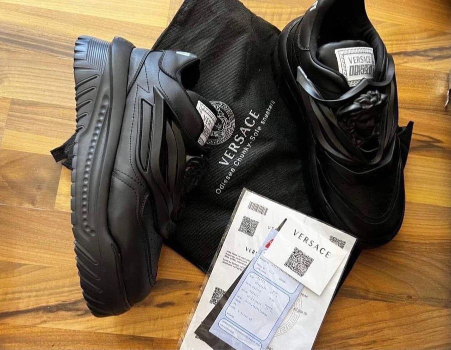 Versace universali negri