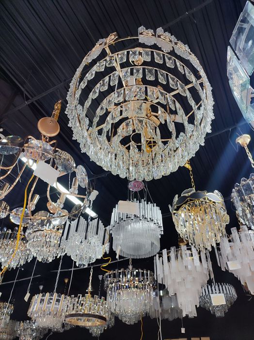 Продам срочно красивую люстру