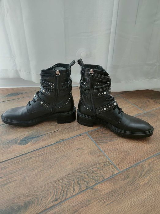 Кожени боти Zara.
