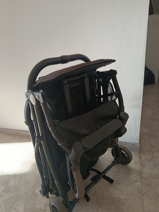 Продам прогулочную коляску