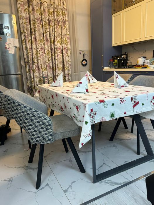 Продаю новогодние сктерти