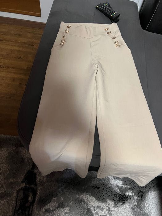 Красив бежов панталон
