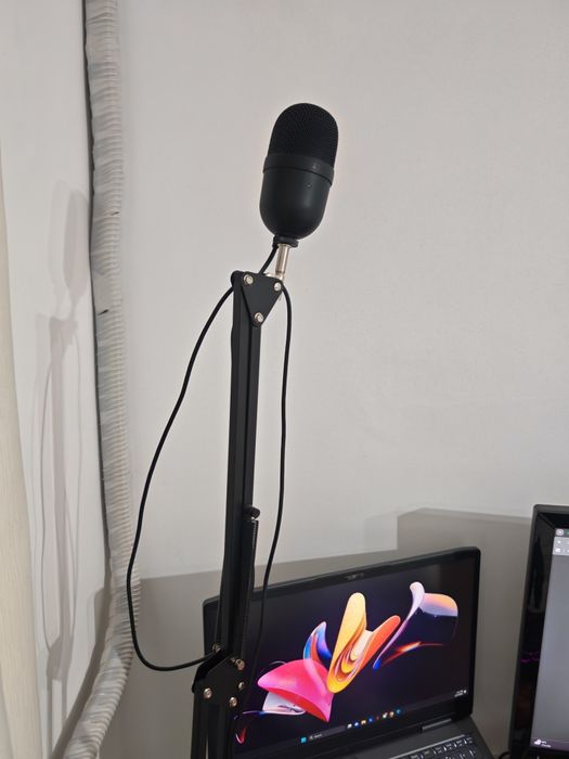 Microfon Razer Siren mini cu suport