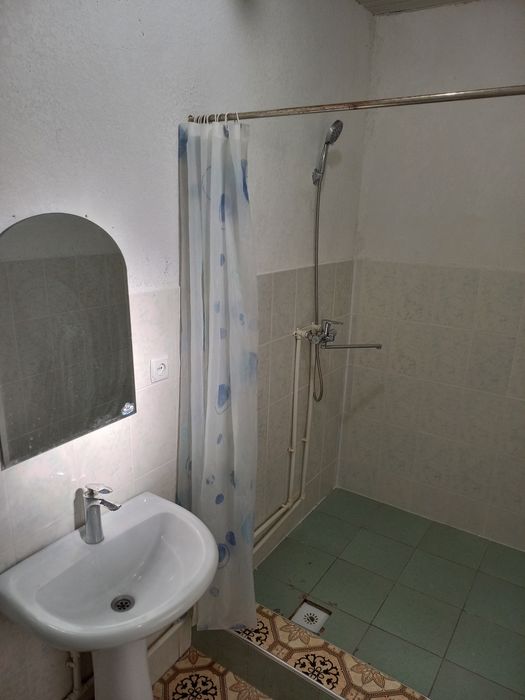 Dacha oq tosh narx kelishiladi