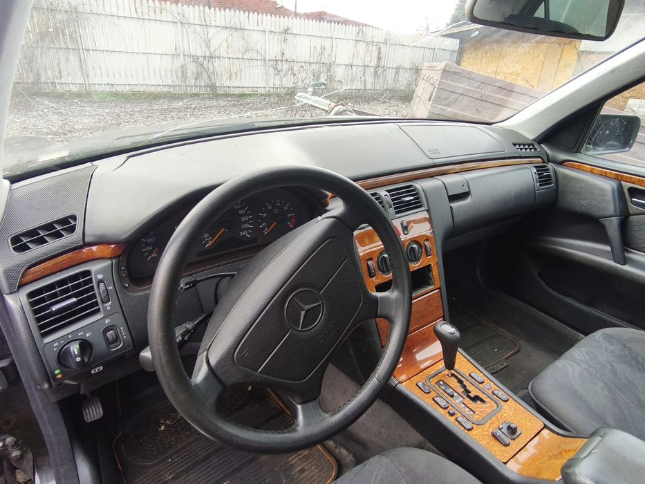 Mercedes E240 benzina 1998 funcțional dar fără catalizatoare