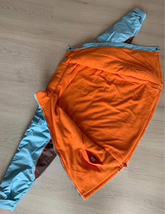 Vand geaca călduroasă cu doua fete L/XL