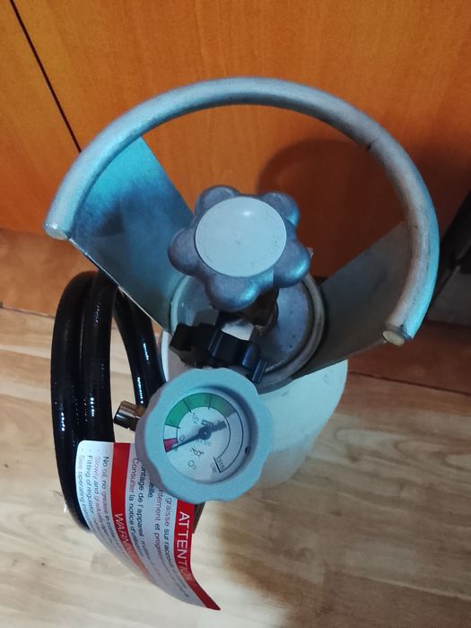 Vând butelie de 5L și regulator pentru Oxigen medical