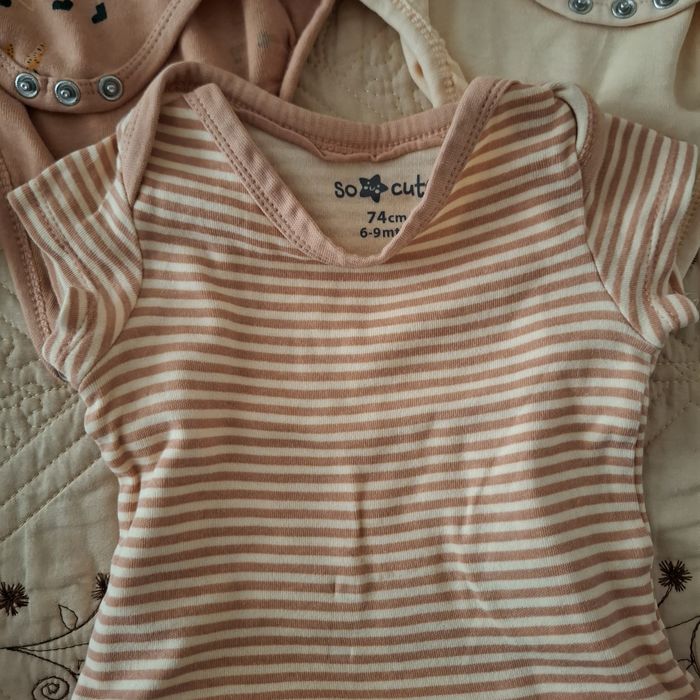 Бебешки бодита със къс ръкав.