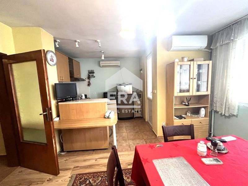 Тристаен апартамент в кв. Редута, София