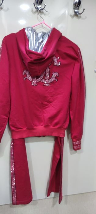 Женский спортивный костюм .250 тысяч