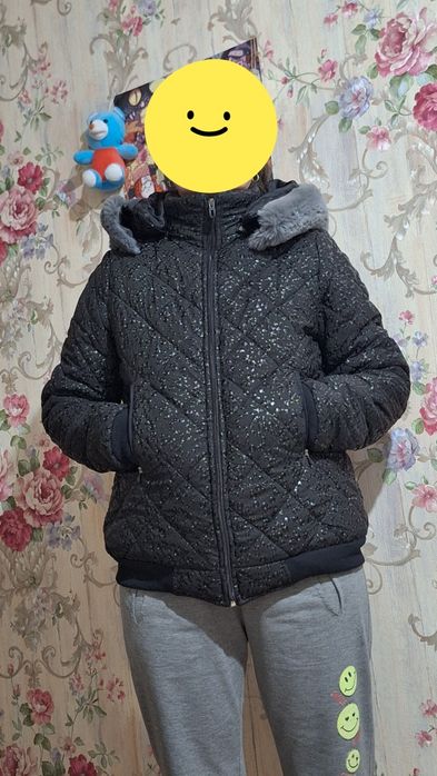 Куртка с капюшоном.