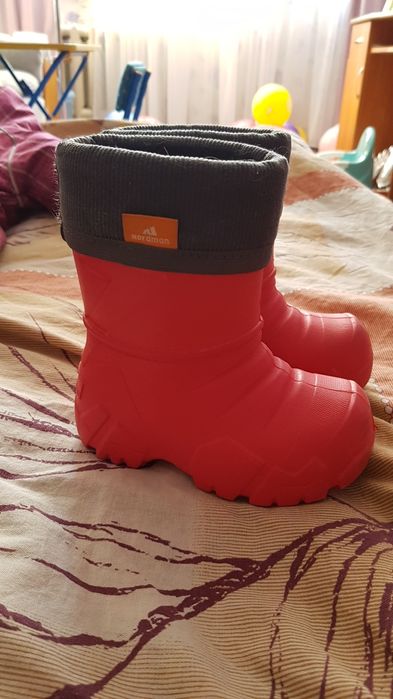 Продам 2 комбеза  весенний осенний на девочку