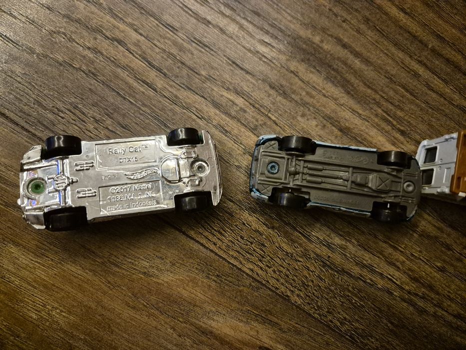 Метални колички hotwheels,matchbox