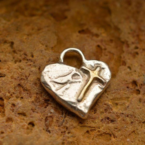 Сребърно Бижу 925 – Медальон Сърце с Кръст, Символ на Духовна Обич